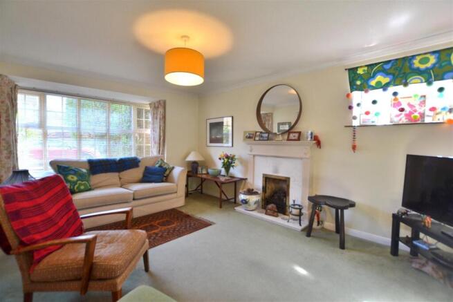 Living Room 1.JPG