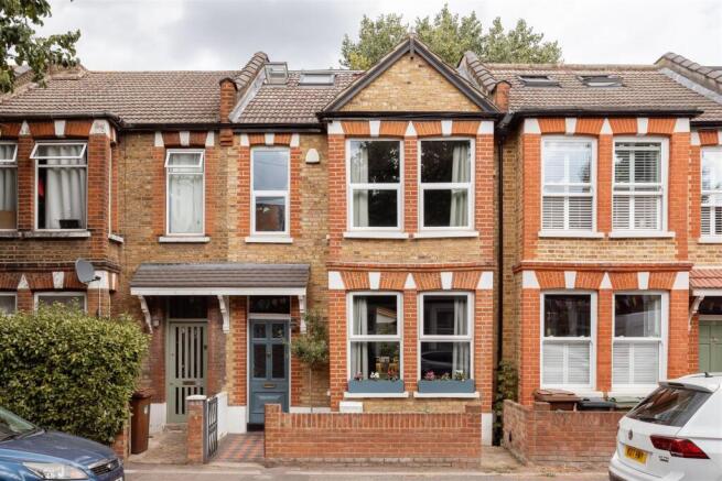 37 Cassiobury Road, E17