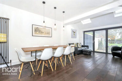 Balgores Lane, Exhibition, Gidea Park