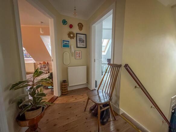 Apt 2 Powell House  (20).jpg