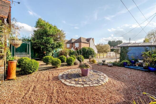 13 Carts Lane, Grendon