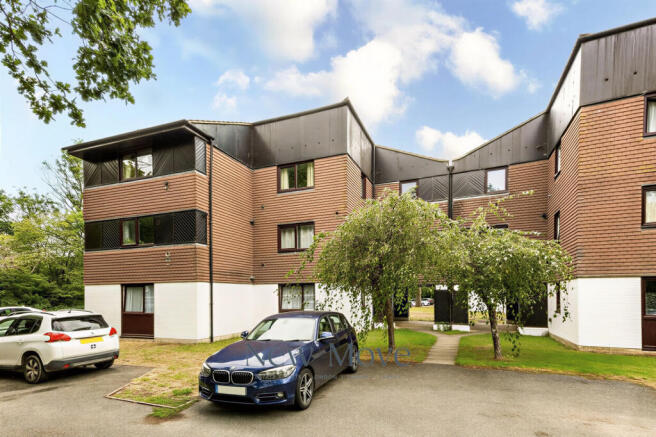 Ground floor studio flat in excellent location
