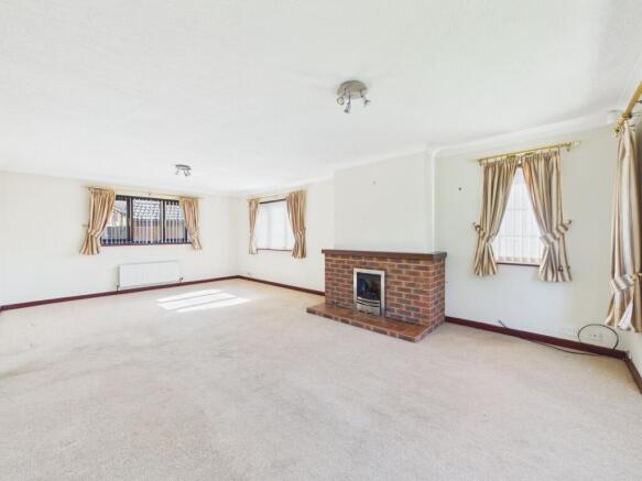 Lounge/Dining Room
