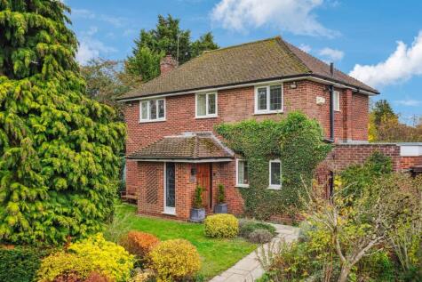 Holly Close, Farnham Common, SL2