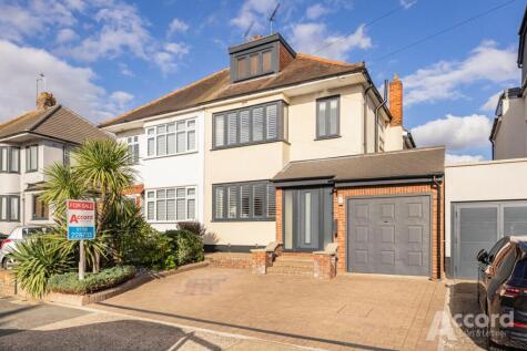 Ayr Way, Romford, RM1