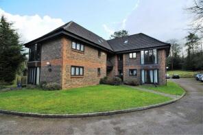 Flat 1, 6 St Lukes Mews, Whyteleafe Hill, Whyteleafe CR3 0AA