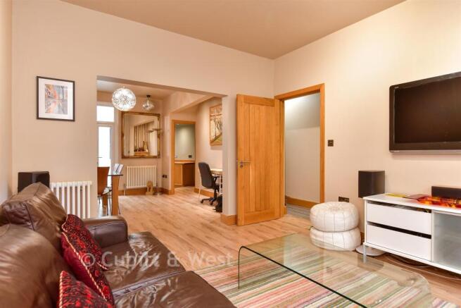 Lounge/ Dining Room