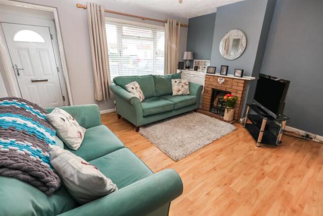 45 Dennis Way - Lounge 2.JPG