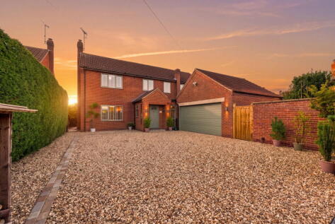 Sunset Views & Stylish Living on Longmead Drive