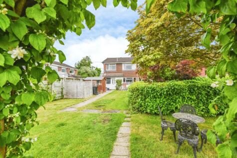 Melrose Close - Market Lavington, Devizes, SN10