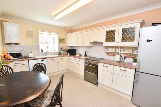 KITCHEN/BREAKFAST ROOM