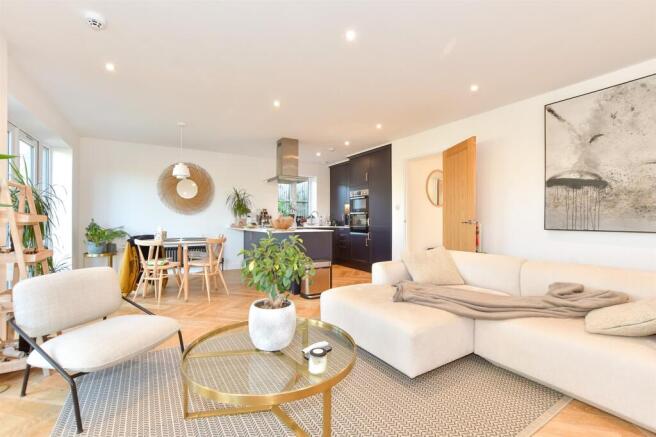 Lounge/ Kitchen