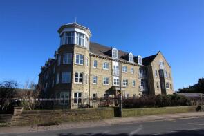 Apartment 4, Knightsbridge Court, Skircoat Green Road, Halifax HX3 0DD
