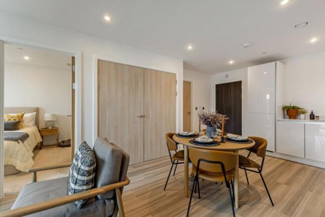 Lounge & Dining