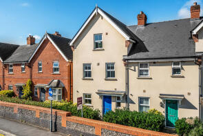 7, Vincent Gardens, Dorking RH4 3FY