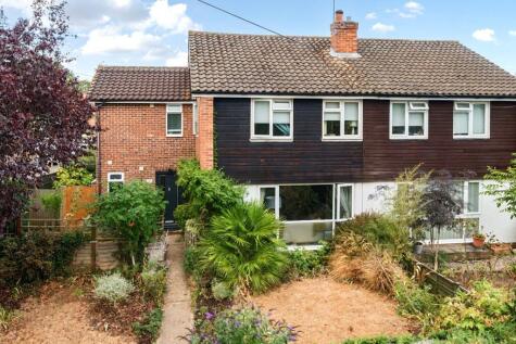 Barton Close, Addlestone, KT15