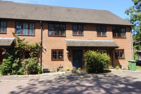 Peel Place Petersfield Road, Whitehill, GU35