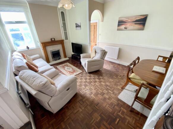 Lounge/Dining Room