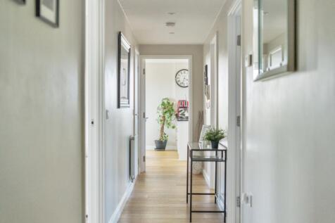 Lighterage Court,
High Street, TW8