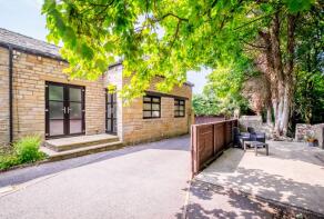 25, Stockwell Vale, Armitage Bridge, Huddersfield HD4 7PL