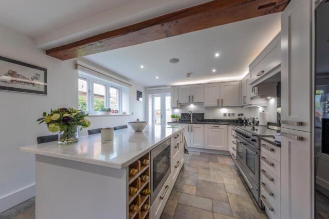 001-Dining Kitchen-001.JPG