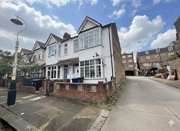 SPACIOUS 4 bed end terrace for sale Derwent Road,