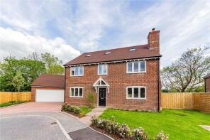 3, Fox Heath Gardens, Cane End, Reading RG4 9FD