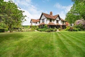 Brackenwood, Blackhouse Road, Horsham RH13 6HS