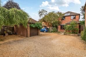 Stonelee, High Street, Salisbury SP3 4BZ