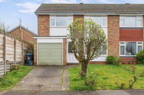 1, Swallowfield, Dormansland RH7 6QL