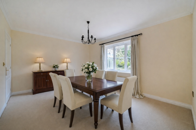 Virtual staged - Dining Room