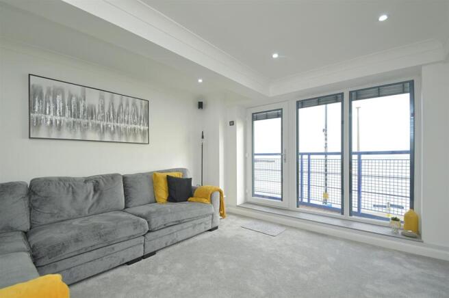 Lounge1.jpg