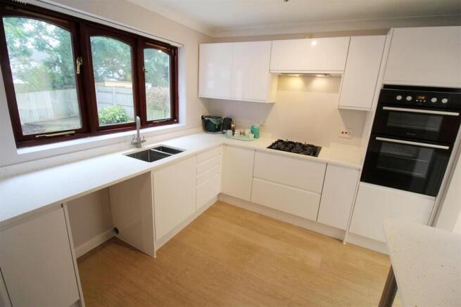 Kitchen 2.jpg