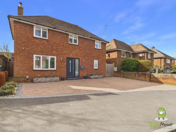 EweMove Estate Agents Basingstoke - 22 Downsland R
