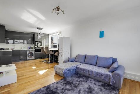 Forbes Court, Woodland Road