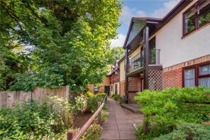 Flat 23, Slade Court, Watling Street, Radlett WD7 7BT
