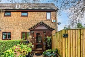 8, Treelands, Dorking RH5 4TE