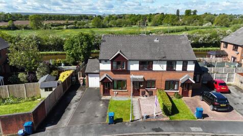 Melrose Avenue, Stone, ST15