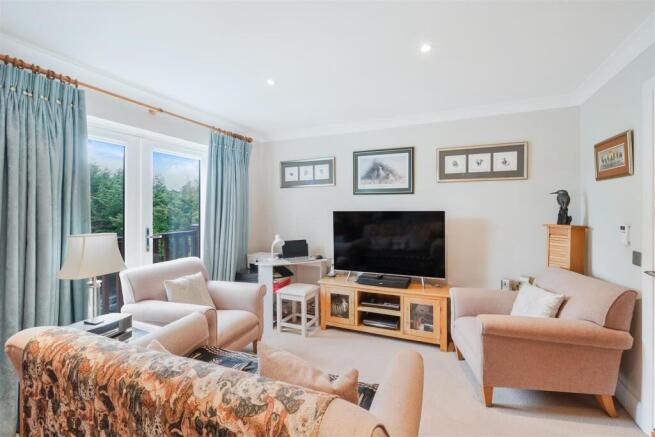 FURZE HILL COURT, FLAT 11  (10).jpg