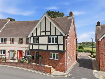 Dame Mary Walk, Halstead, CO9