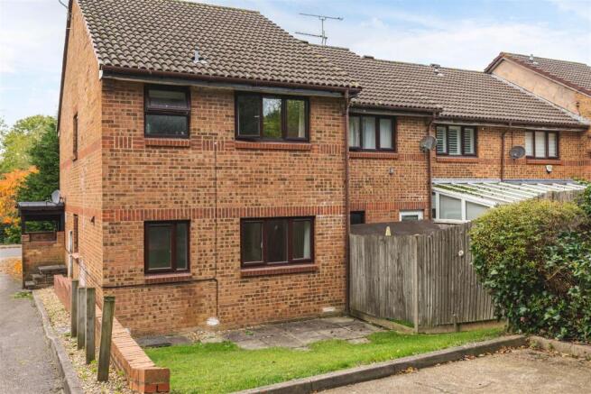 57 Tudor Close-13.jpg