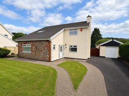 Parklands Road, Tonyrefail, Porth, Rhondda Cynon Taff. CF39 8PE