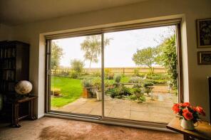5, Grange Close, Northampton NN7 1EB