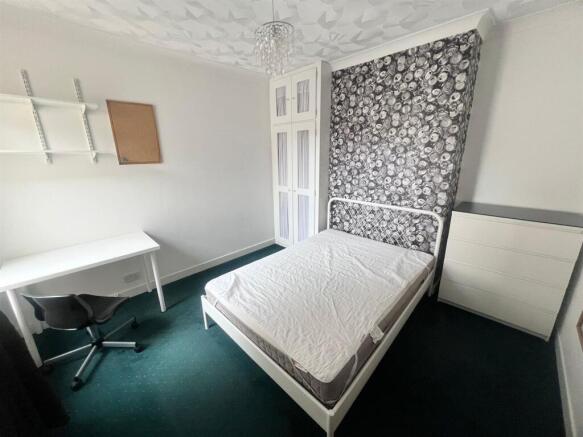 Bed2.jpg