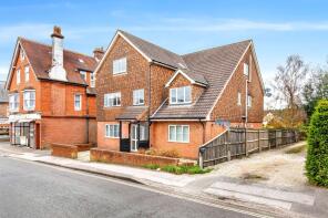 Flat 4, Oaklea House, Headley Road, Grayshott, Hindhead GU26 6LG
