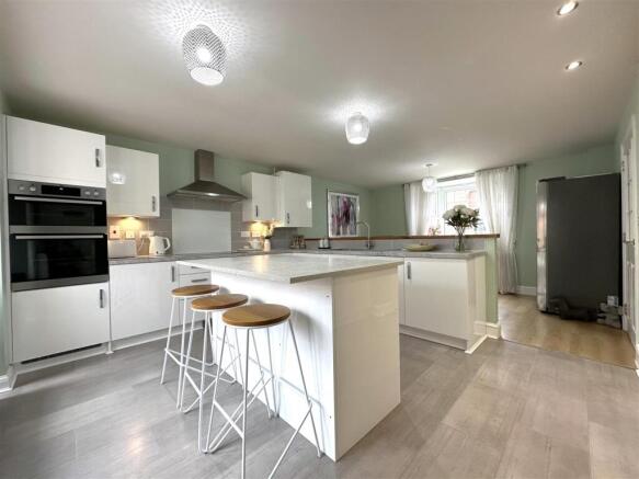 OPEN-PLAN Dining Kitchen 172