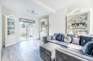 2, Maple Gardens, Reading RG2 7NB