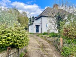 7, Hill View, Treacle Lane, Rushden SG9 0SJ