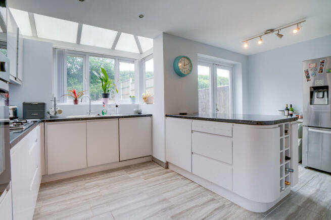 Kitchen Diner 3