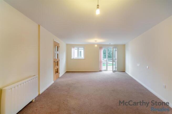 8633886-interior02.jpg